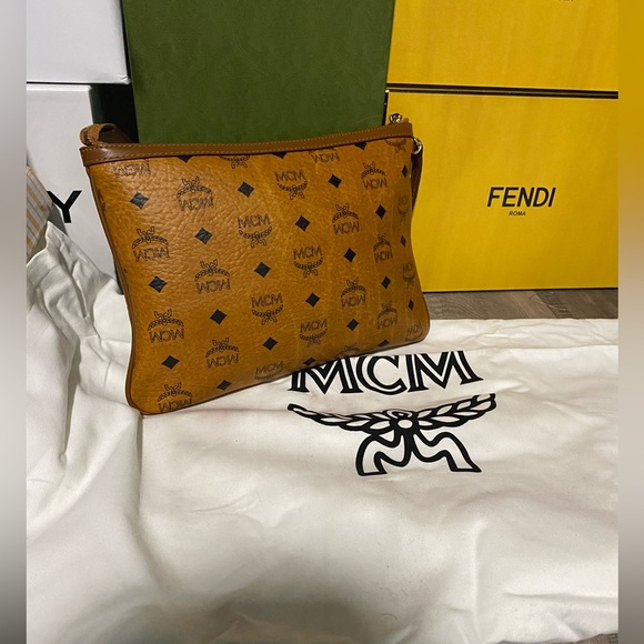 Designer Hand Bag - Picture 3 of 4